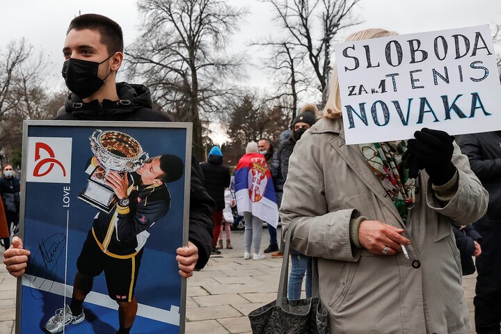 ジョコビッチの国外退去の決定にセルビアでは不満が爆発。大統領は「虐待のケースに直面している」と怒り＜SMASH＞